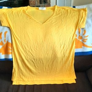 Zenana t shirt. Size Medium. Nice vibrant yellow short sleeve summer shirt